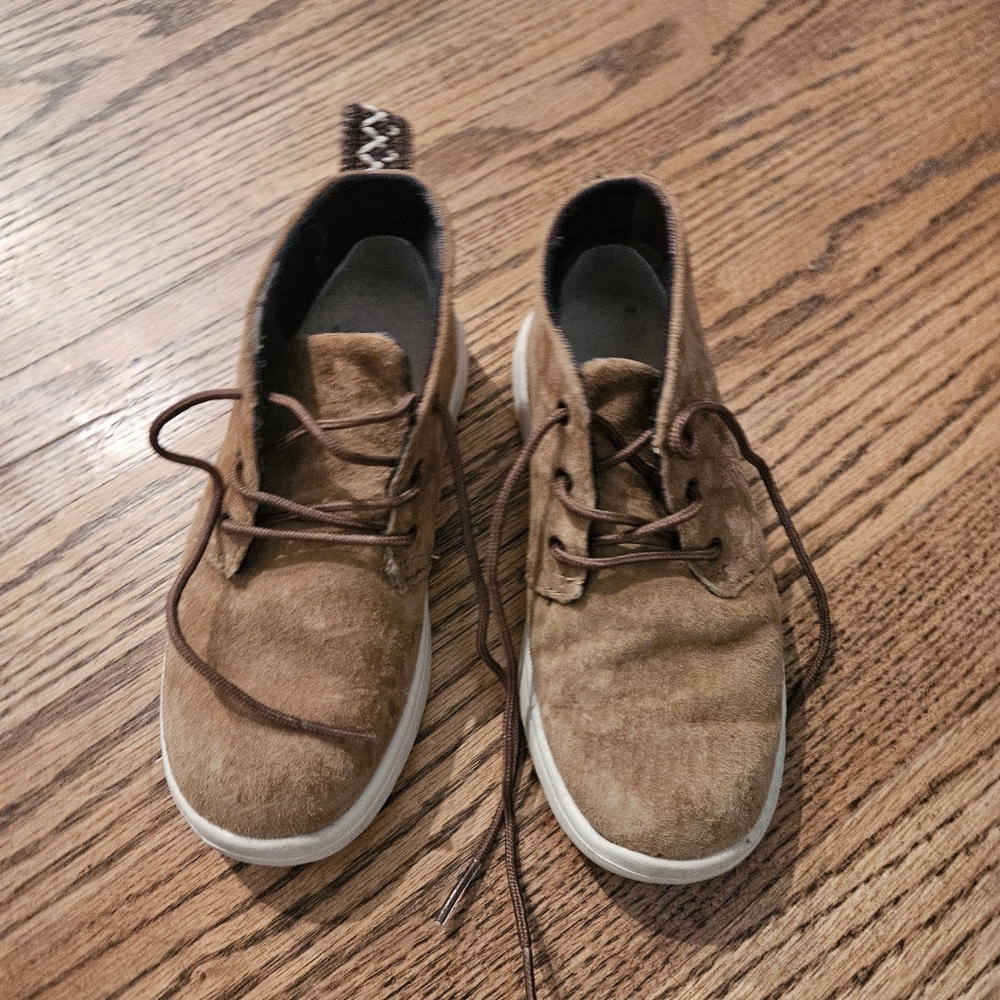 Boys Ugg Botos size 11